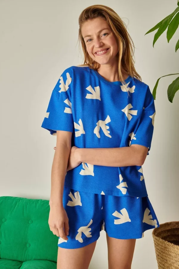 5713697-47f190eda19585