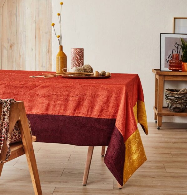 nappe-taffetas-froisse-ambiance-terre-cuite